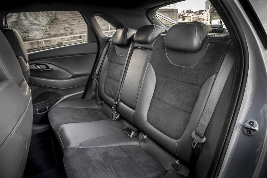 Интерьер Hyundai i30 N (PD) 2017 года  (UK) (фото 4 из 40)